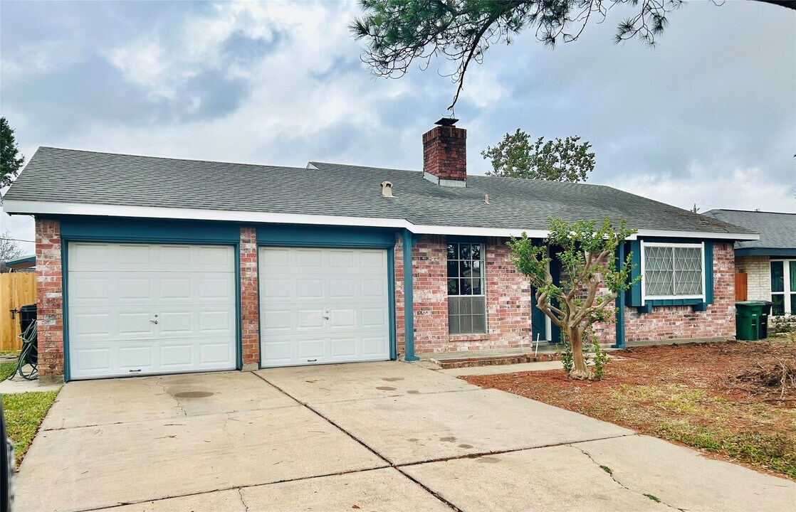 11615 Kirkmeadow Dr in Houston, TX - Building Photo