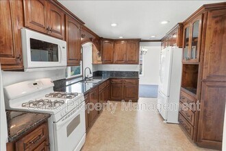 28012 Florence Ln in Santa Clarita, CA - Building Photo - Building Photo