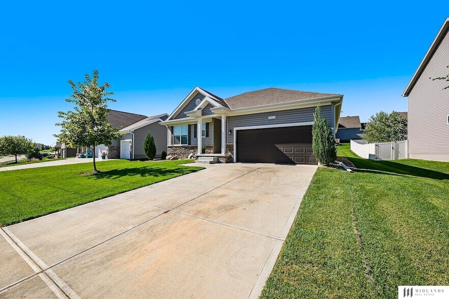 7822 S 184th Ave in Omaha, NE - Building Photo