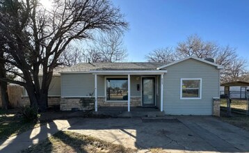 2101 46th St in Lubbock, TX - Building Photo - Building Photo
