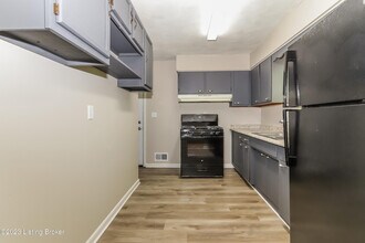 303 Elk River Dr in Louisville, KY - Building Photo - Building Photo