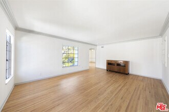 1033 S Tremaine Ave in Los Angeles, CA - Building Photo - Building Photo