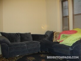 1422 Commonwealth Ave in Boston, MA - Building Photo