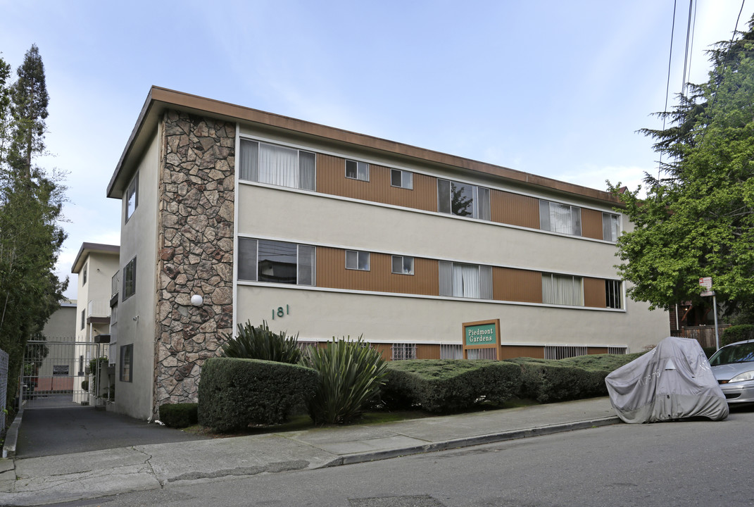Piedmont Gardens in Oakland, CA - Foto de edificio