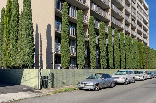 Matlock Hale in Honolulu, HI - Foto de edificio - Building Photo