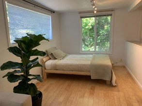 6040 Buena Ventura Ave in Oakland, CA - Foto de edificio - Building Photo