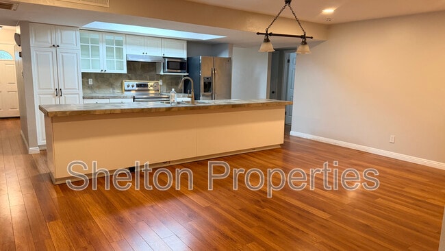 523 E Malibu Dr in Tempe, AZ - Foto de edificio - Building Photo