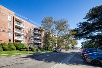 100 Brooklyn Ave in Freeport, NY - Building Photo - Building Photo