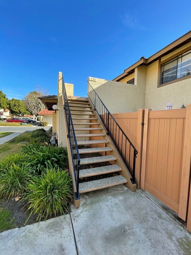 733 Thoreau Ln in Ventura, CA - Building Photo - Building Photo