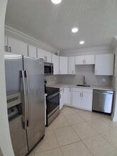 110 Cypress Club Dr in Pompano Beach, FL - Building Photo - Building Photo