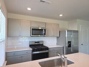 408 Honeycutt Oaks Dr in Angier, NC - Foto de edificio - Building Photo