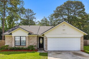 7843 Collins Ridge Blvd E in Jacksonville, FL - Building Photo