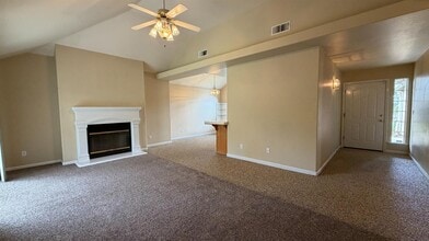 2274 E Skyview Ave in Fresno, CA - Building Photo - Building Photo
