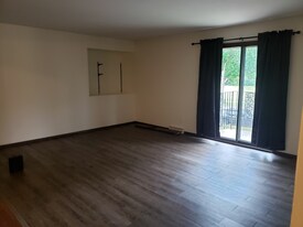 7512 N Granville Rd in Milwaukee, WI - Building Photo