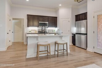 102 Gilded Ln in Broussard, LA - Building Photo - Building Photo