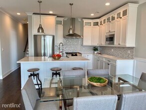 2514 W Diversey Ave-Unit -#3W in Chicago, IL - Building Photo - Building Photo
