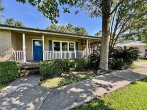107 S Lake Dr in Brunswick, GA - Building Photo - Building Photo