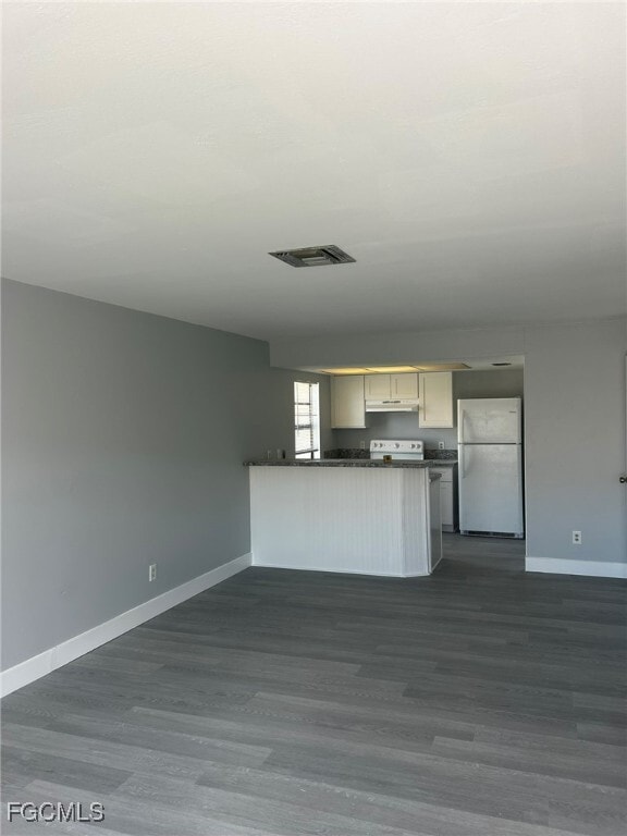 property at 2829 Santa Barbara Blvd