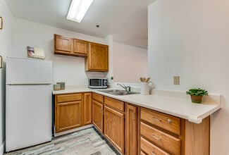 Fresno Senior Living in Fresno, CA - Foto de edificio - Building Photo