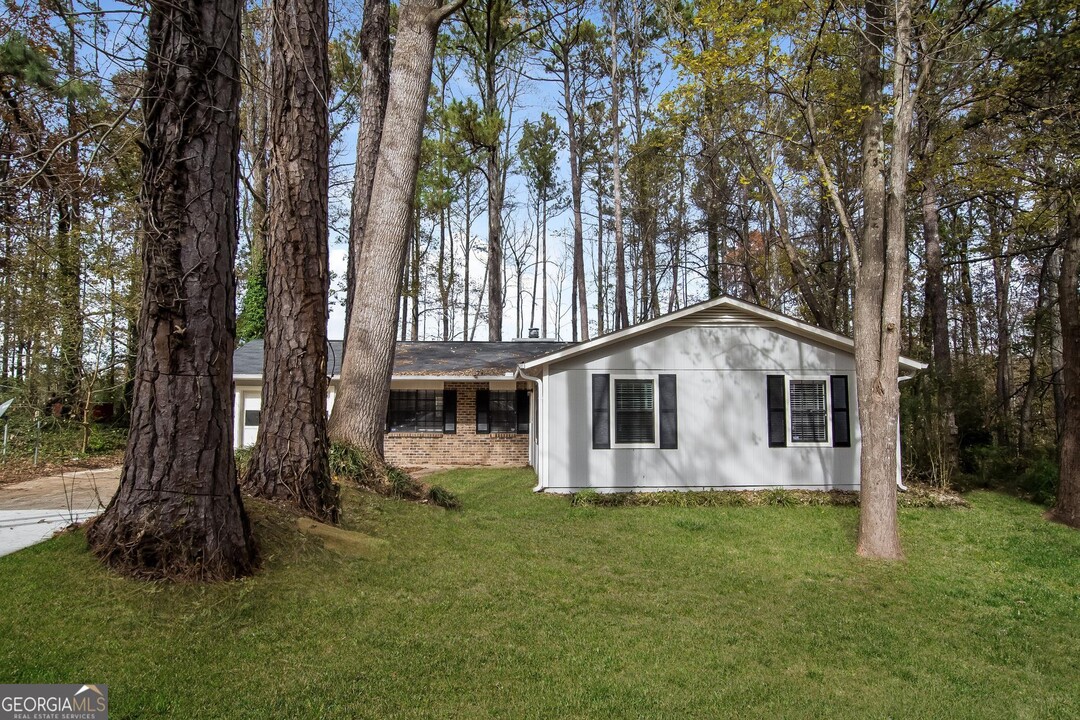 1824 Merry Oak Rd SW in Marietta, GA - Building Photo