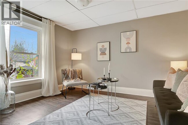 211 Dolph St N in Cambridge, ON - Building Photo - Building Photo