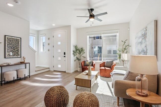 Alpine Crossing Townhomes in Longmont, CO - Foto de edificio - Building Photo