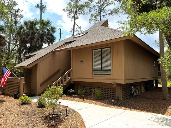 2 Palm Isle Ct in Hilton Head Island, SC - Building Photo - Building Photo