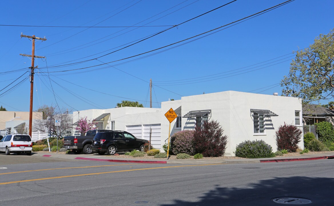 15150 Golden Gate Dr in San Leandro, CA - Building Photo