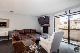 12119 Rochester Ave in Los Angeles, CA - Building Photo - Building Photo