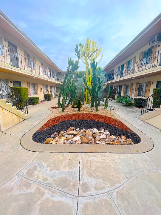 850 S Rosemead Blvd in Pasadena, CA - Building Photo