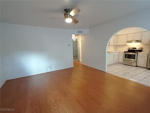 4777 Orange Grove Blvd in North Fort Myers, FL - Foto de edificio - Building Photo