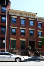 331 W 18th St in New York, NY - Building Photo - Building Photo