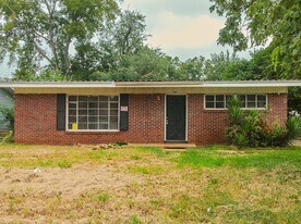 1628 Collier Dr in Midfield, AL - Building Photo