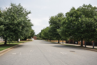 Royal Oaks Townhomes in Athens, GA - Building Photo - Building Photo