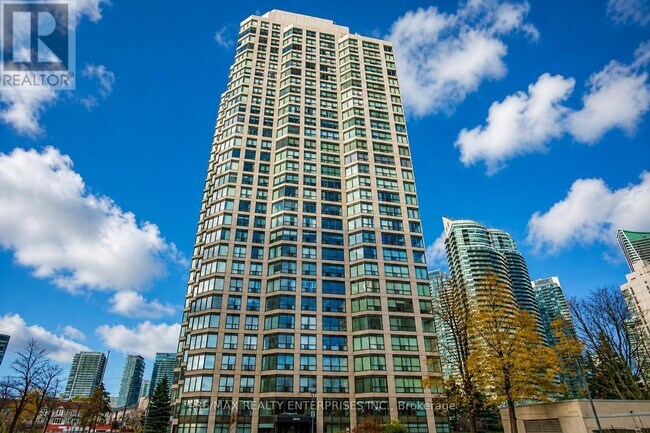 2269 Lake Shore Blvd W in Toronto, ON - Building Photo - Building Photo