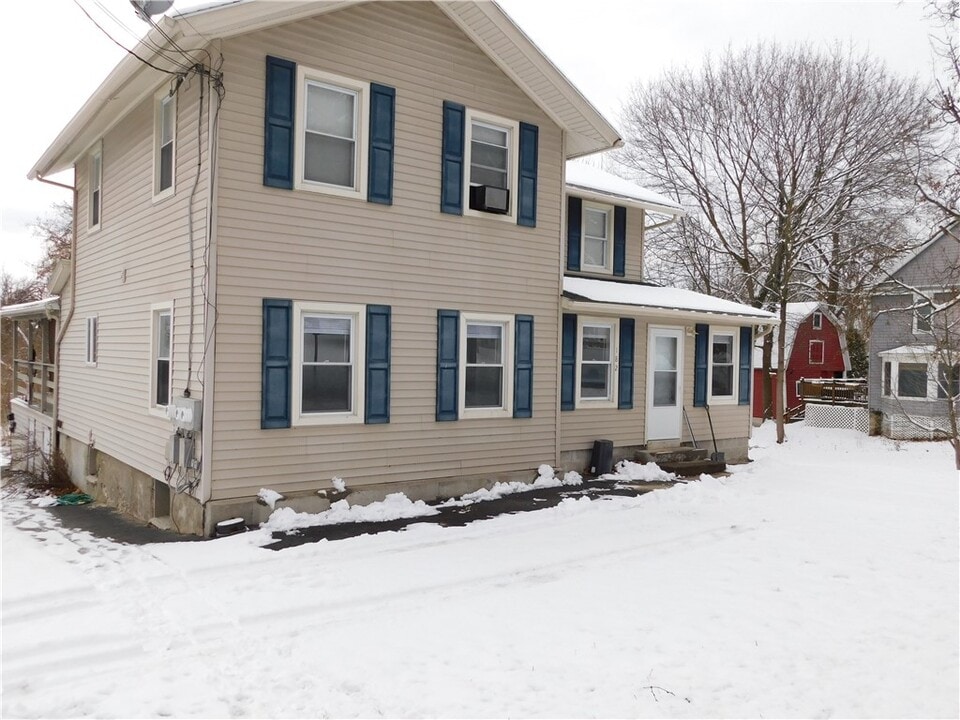 182 E Main St in Victor, NY - Building Photo