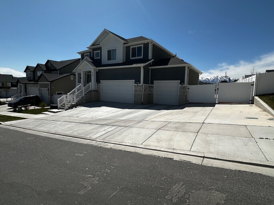 353 N High Ridge Rd in Saratoga Springs, UT - Building Photo