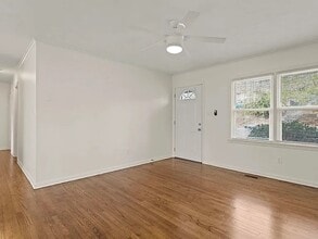 407 Yardley Ct, Unit B in Spartanburg, SC - Foto de edificio - Building Photo