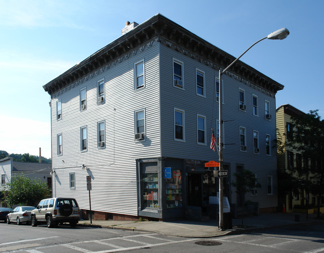 178 Cortlandt St in Tarrytown, NY - Foto de edificio - Building Photo