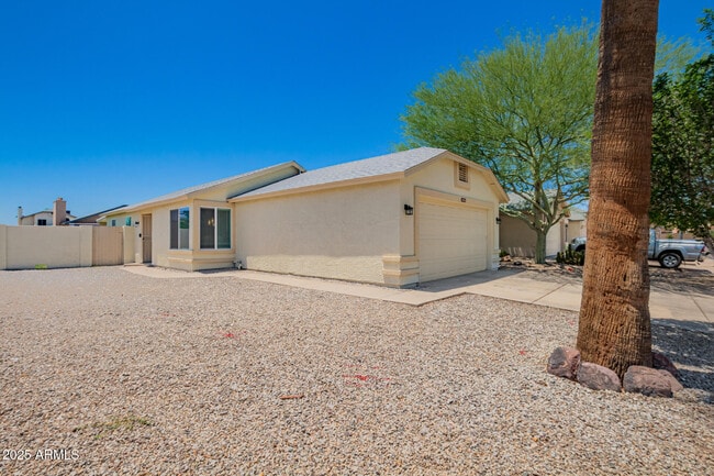 8835 W John Cabot Rd in Peoria, AZ - Building Photo - Building Photo