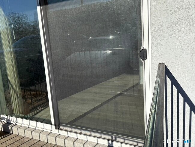 12 Tuttle St in Stamford, CT - Building Photo - Building Photo