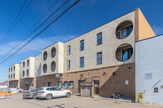 Plaza 120 in Edmonton, AB - Building Photo - Building Photo