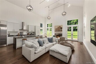 40 Old Post Rd in Mt Kisco, NY - Building Photo - Building Photo