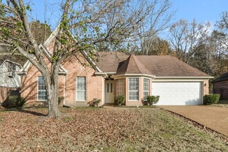 5780 Lancaster Dr in Olive Branch, MS - Foto de edificio - Building Photo