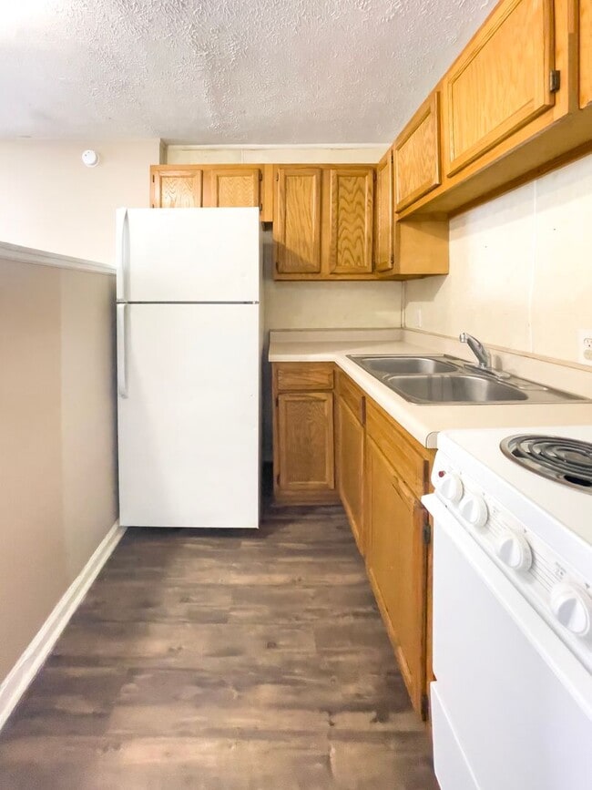 2808 S Brotherton St