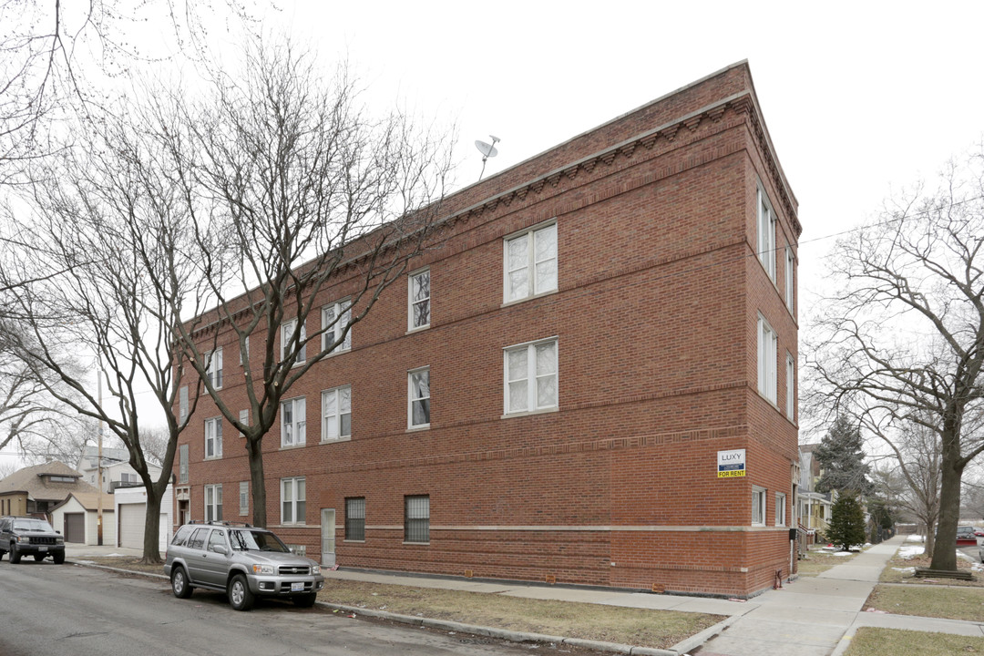 3737 N Kilpatrick Ave in Chicago, IL - Building Photo