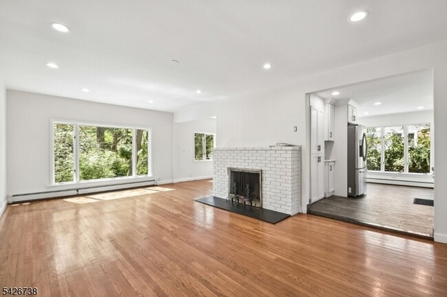 296 Glen Ave in Millburn, NJ - Building Photo - Building Photo