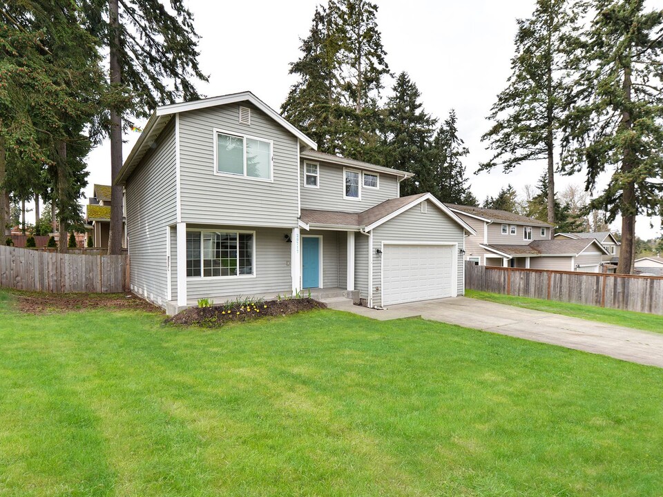 29717 24th Ave S in Federal Way, WA - Building Photo
