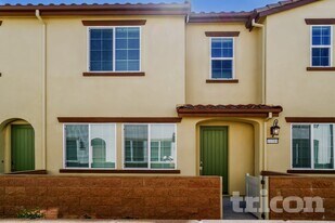 10589 Gato Ct in Elk Grove, CA - Building Photo