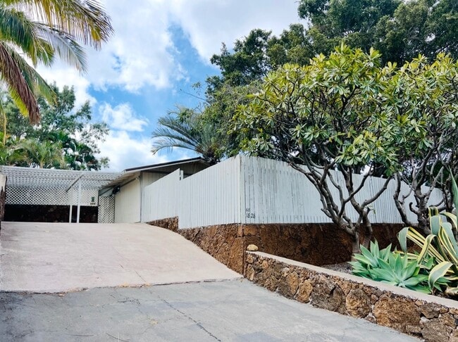 property at 68-1828-1828 Pakanu St